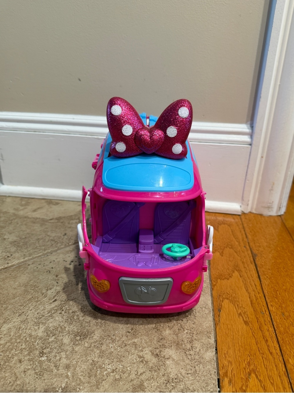 Disney Pink & Purple Minnie Mouse Fold-Out Camper Figurine Camping Playset - Picture 7 of 10